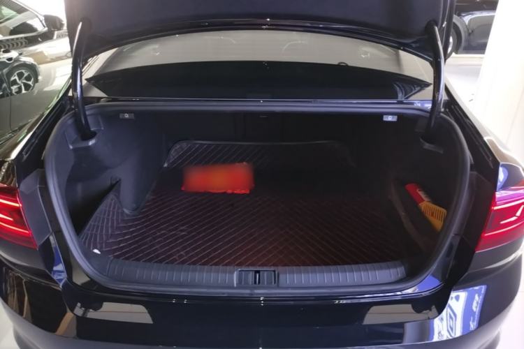 Used Volkswagen Magotan 2023 2 Million Units Commemorative Edition 330TSI DSG Luxury Version Trunk