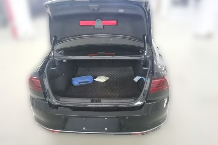 Used Volkswagen Magotan 2023 2 Million Units Commemorative Edition 330TSI DSG Luxury Version Trunk