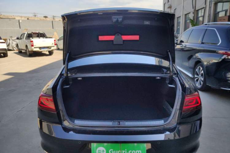 Used Volkswagen Magotan 2023 2 Million Units Commemorative Edition 330TSI DSG Luxury Version Trunk