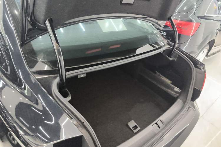 Used Volkswagen Magotan 2023 2 Million Units Commemorative Edition 330TSI DSG Luxury Version Trunk