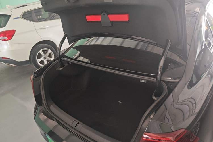 Used Volkswagen Magotan 2023 2 Million Units Limited Edition 330TSI DSG Leading Version Trunk