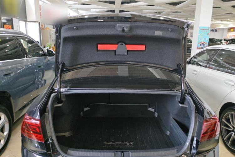 Used Volkswagen Magotan 2023 2 Million Units Limited-Edition 280TSI DSG Comfort Version Trunk