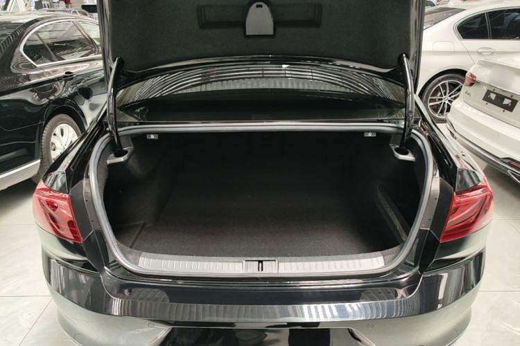 Used Volkswagen Magotan 2023 2 Million Units Commemorative Edition 330TSI DSG Luxury Version Trunk