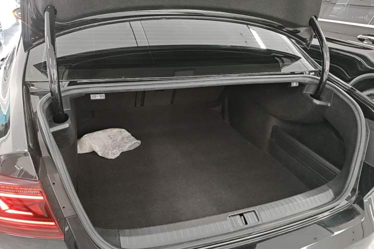 Used Volkswagen Magotan 2023 2 Million Units Limited Edition 330TSI DSG Leading Version Trunk