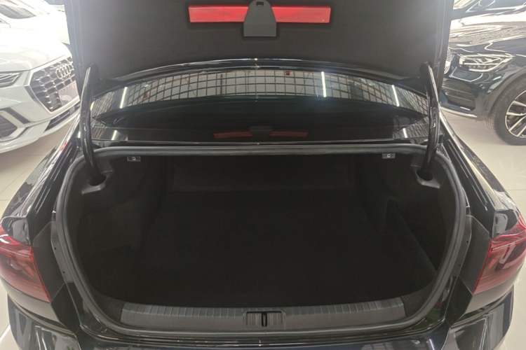 Used Volkswagen Magotan 2023 2 Million Units Commemorative Edition 330TSI DSG Luxury Version Trunk