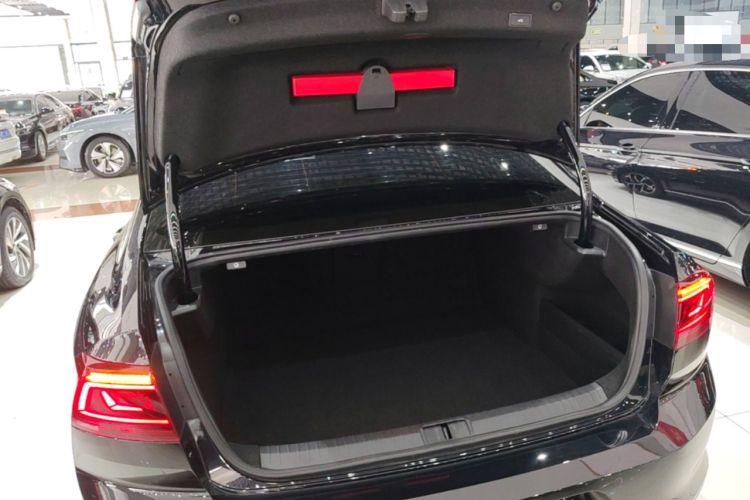 Used Volkswagen Magotan 2023 2 Million Units Commemorative Edition 330TSI DSG Luxury Version Trunk
