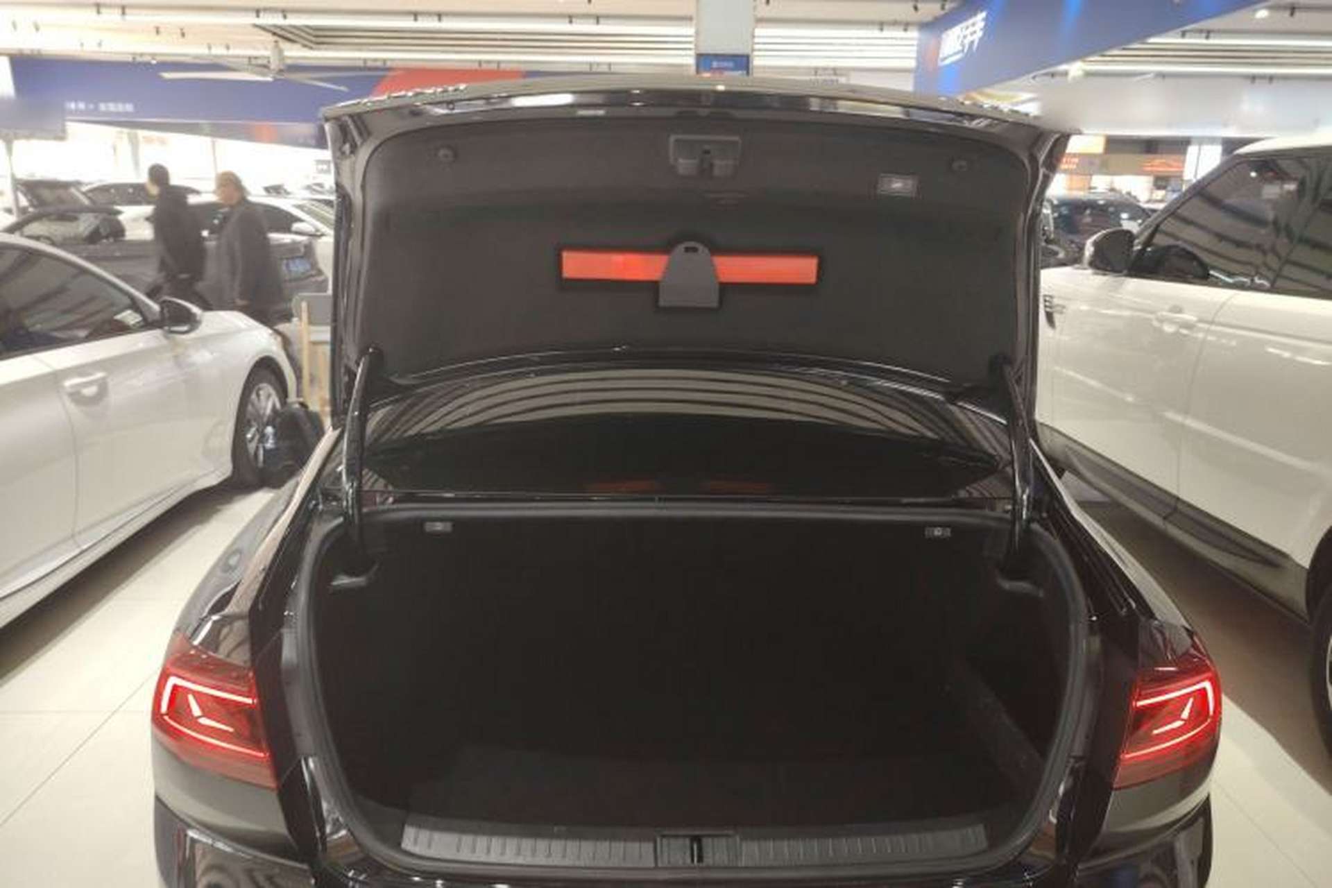 Used Volkswagen Magotan 2023 2 Million Units Commemorative Edition 330TSI DSG Luxury Version Trunk