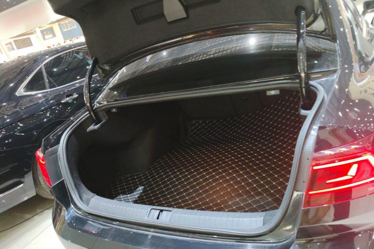 Used Volkswagen Magotan 2023 2 Million Units Limited Edition 330TSI DSG Leading Version Trunk