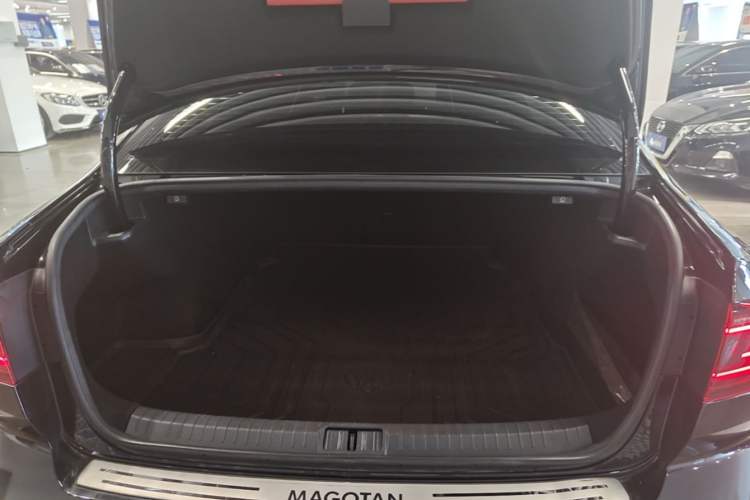 Used Volkswagen Magotan 2023 2 Million Units Limited Edition 330TSI DSG Leading Version Trunk