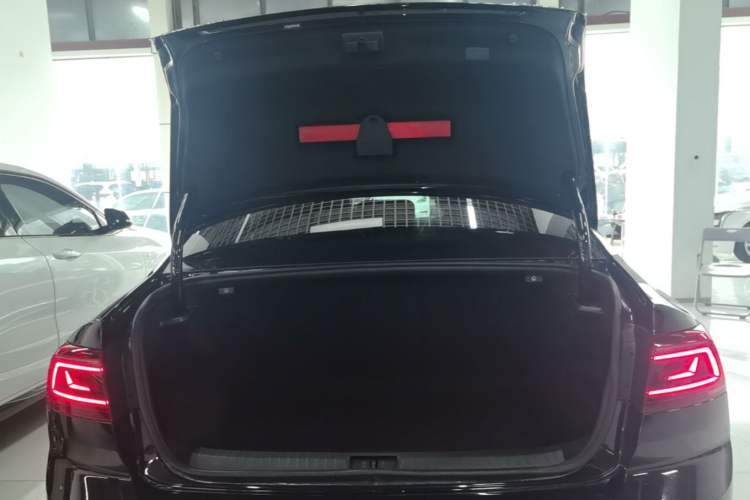 Used Volkswagen Magotan 2023 2 Million Units Limited Edition 330TSI DSG Leading Version Trunk