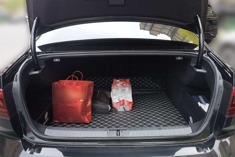 Used Volkswagen Magotan 2023 2 Million Units Commemorative Edition 330TSI DSG Luxury Version Trunk