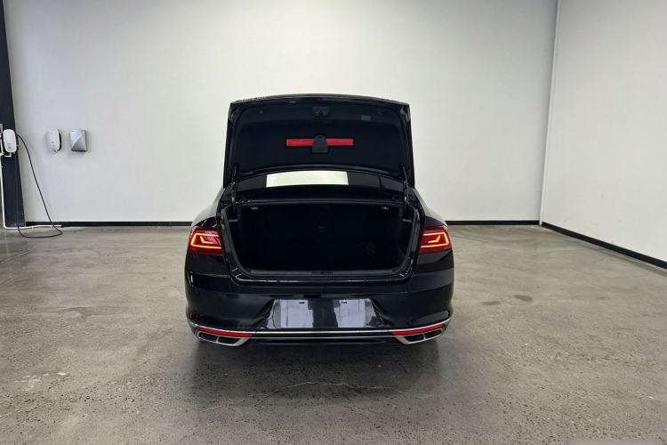 Used Volkswagen Magotan 2023 2 Million Units Limited Edition 330TSI DSG Leading Version Trunk