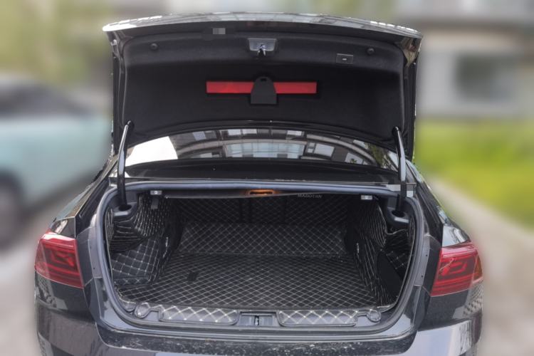 Used Volkswagen Magotan 2023 2 Million Units Limited Edition 330TSI DSG Leading Version Trunk