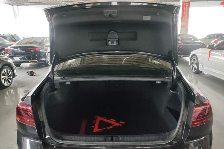 Used Volkswagen Magotan 2023 2 Million Units Limited Edition 330TSI DSG Leading Version Trunk
