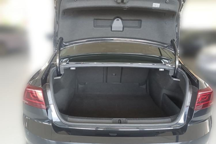 Used Volkswagen Magotan 2023 2 Million Units Limited Edition 330TSI DSG Leading Version Trunk