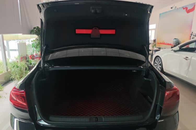 Used Volkswagen Magotan 2023 2 Million Units Commemorative Edition 330TSI DSG Luxury Version Trunk