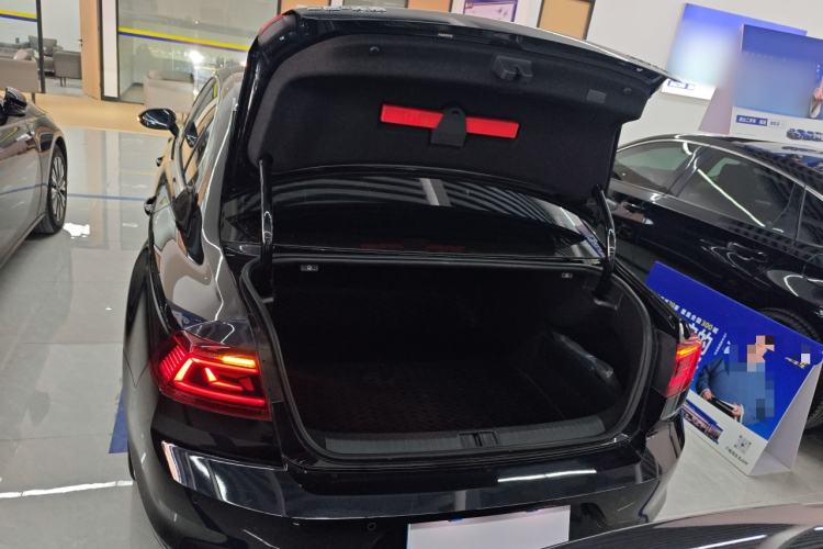 Used Volkswagen Magotan 2023 2 Million Units Limited Edition 330TSI DSG Leading Version Trunk