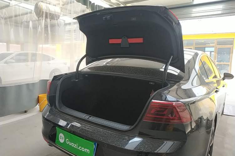 Used Volkswagen Magotan 2023 2 Million Units Commemorative Edition 330TSI DSG Luxury Version Trunk