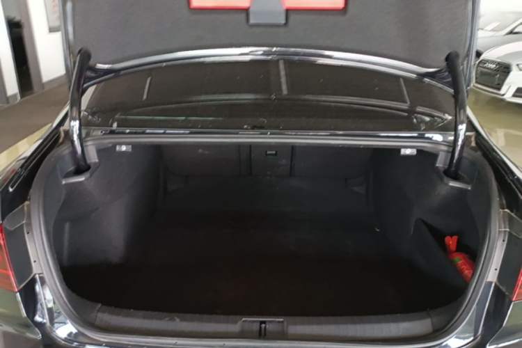 Used Volkswagen Magotan 2023 2 Million Units Commemorative Edition 330TSI DSG Luxury Version Trunk