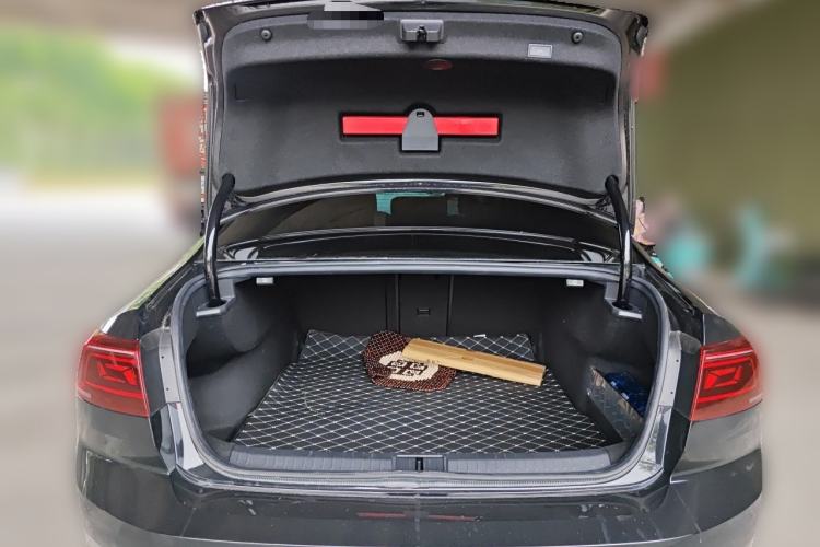 Used Volkswagen Magotan 2023 2 Million Units Limited-Edition 380TSI DSG Flagship Version Trunk