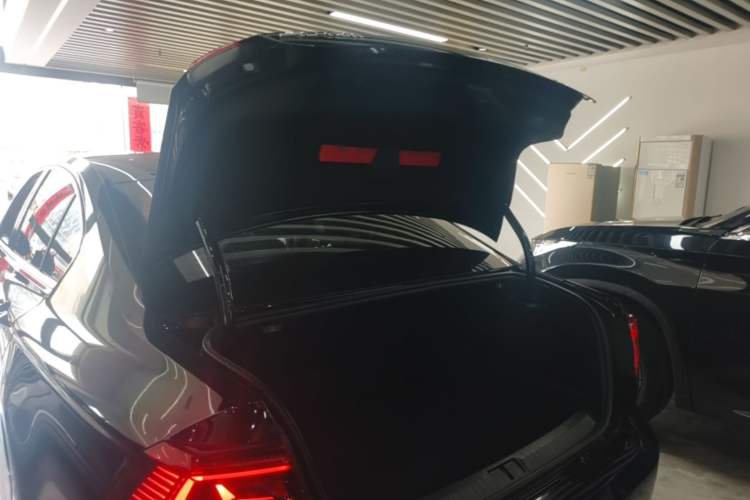 Used Volkswagen Magotan 2023 2 Million Units Limited Edition 330TSI DSG Leading Version Trunk