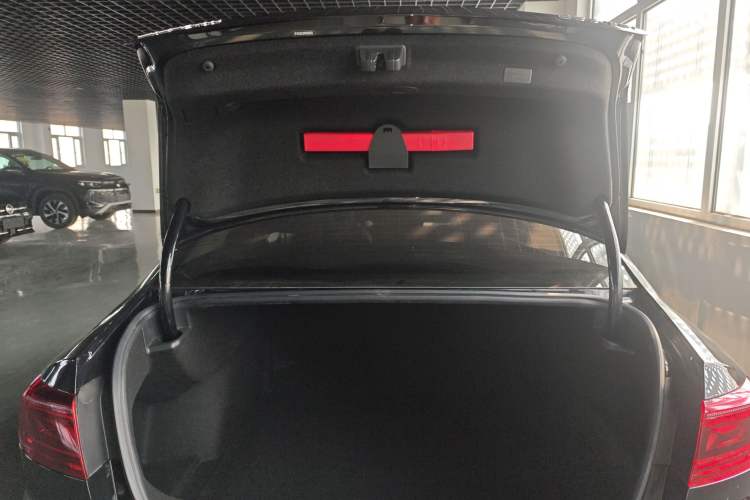 Used Volkswagen Magotan 2023 2 Million Units Limited-Edition 280TSI DSG Comfort Version Trunk