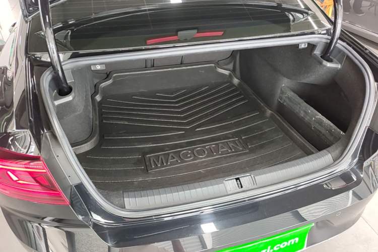 Used Volkswagen Magotan 2023 2 Million Units Limited Edition 330TSI DSG Leading Version Trunk