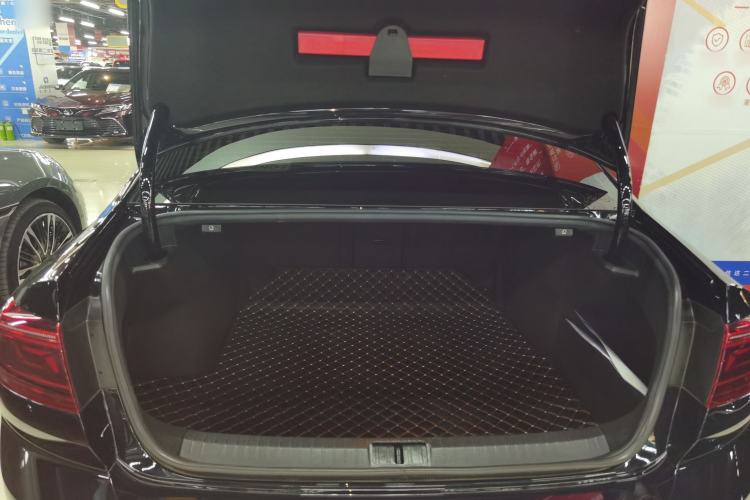 Used Volkswagen Magotan 2023 2 Million Units Commemorative Edition 330TSI DSG Luxury Version Trunk