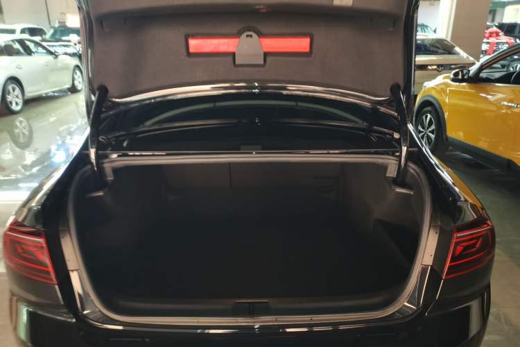 Used Volkswagen Magotan 2023 2 Million Units Limited-Edition 280TSI DSG Comfort Version Trunk
