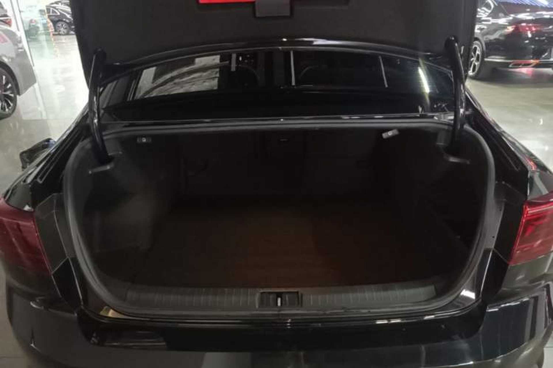 Used Volkswagen Magotan 2023 2 Million Units Limited Edition 330TSI DSG Leading Version Trunk