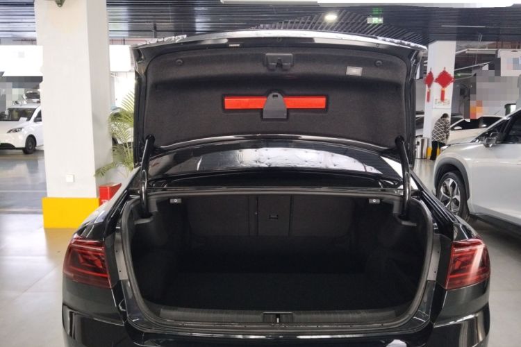 Used Volkswagen Magotan 2023 2 Million Units Commemorative Edition 330TSI DSG Luxury Version Trunk