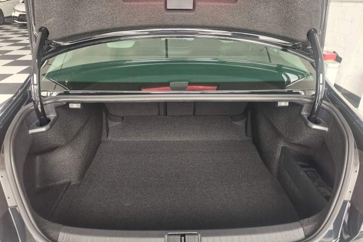 Used Volkswagen Magotan 2023 2 Million Units Commemorative Edition 330TSI DSG Luxury Version Trunk