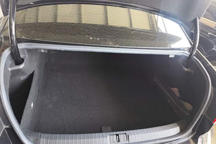 Used Volkswagen Magotan 2023 2 Million Units Limited Edition 330TSI DSG Leading Version Trunk