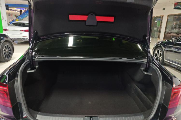 Used Volkswagen Magotan 2023 2 Million Units Limited-Edition 280TSI DSG Comfort Version Trunk