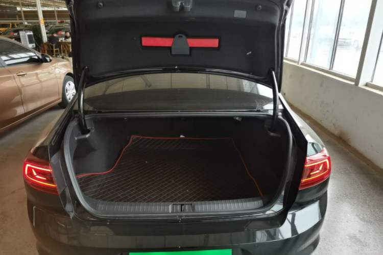 Used Volkswagen Magotan 2023 2 Million Units Limited Edition 330TSI DSG Leading Version Trunk