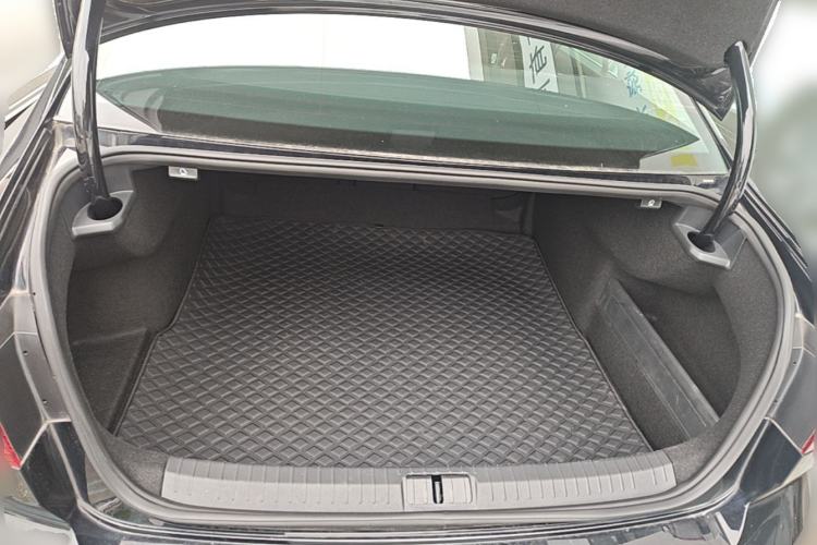 Used Volkswagen Magotan 2023 2 Million Units Commemorative Edition 330TSI DSG Luxury Version Trunk