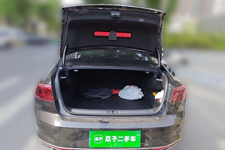 Used Volkswagen Magotan 2023 2 Million Units Commemorative Edition 330TSI DSG Luxury Version Trunk