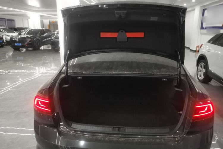Used Volkswagen Magotan 2023 2 Million Units Limited Edition 330TSI DSG Leading Version Trunk