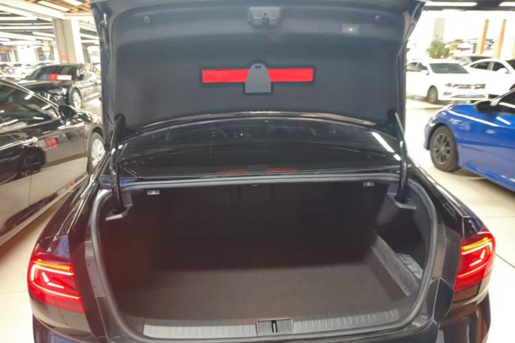 Used Volkswagen Magotan 2023 2 Million Units Commemorative Edition 330TSI DSG Luxury Version Trunk