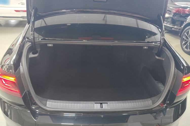 Used Volkswagen Magotan 2023 2 Million Units Commemorative Edition 330TSI DSG Luxury Version Trunk