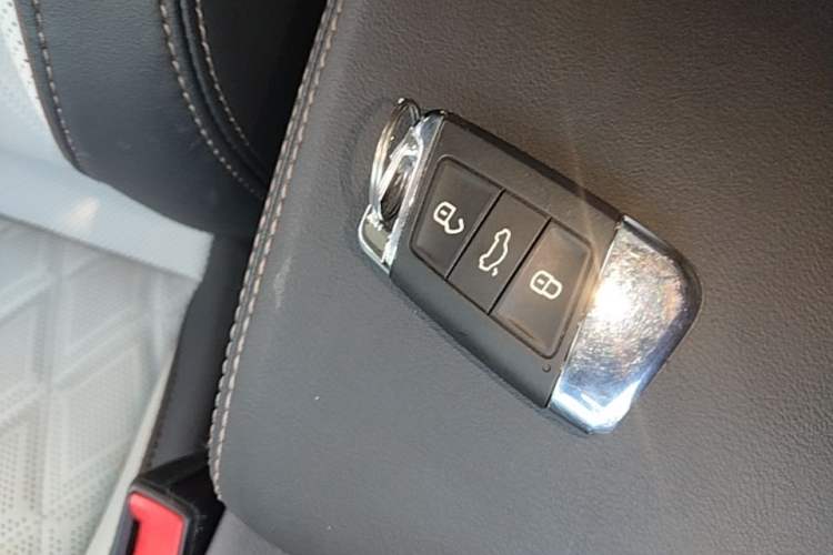 Used Volkswagen Magotan 2023 2 Million Units Commemorative Edition 330TSI DSG Luxury Version Vehicle Key