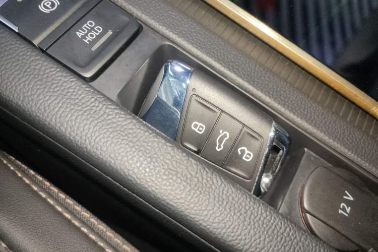 Used Volkswagen Magotan 2023 2 Million Units Commemorative Edition 330TSI DSG Luxury Version Vehicle Key
