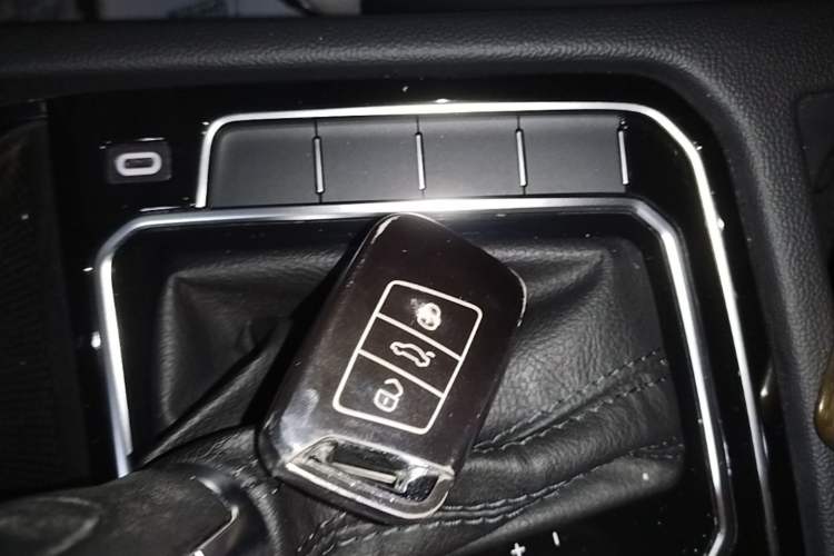 Used Volkswagen Magotan 2023 2 Million Units Commemorative Edition 330TSI DSG Luxury Version Vehicle Key
