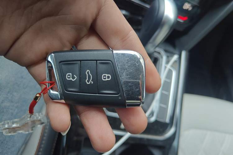 Used Volkswagen Magotan 2023 2 Million Units Commemorative Edition 330TSI DSG Luxury Version Vehicle Key