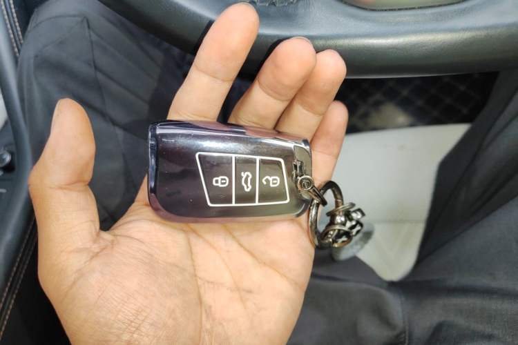 Used Volkswagen Magotan 2023 2 Million Units Commemorative Edition 330TSI DSG Luxury Version Vehicle Key
