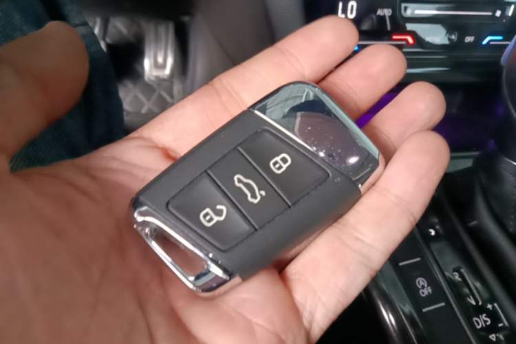 Used Volkswagen Magotan 2023 2 Million Units Commemorative Edition 330TSI DSG Luxury Version Vehicle Key