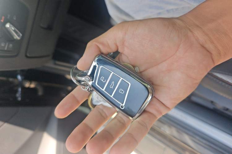 Used Volkswagen Magotan 2023 2 Million Units Commemorative Edition 330TSI DSG Luxury Version Vehicle Key