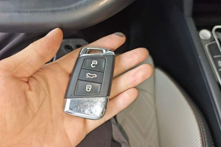 Used Volkswagen Magotan 2023 2 Million Units Commemorative Edition 330TSI DSG Luxury Version Vehicle Key