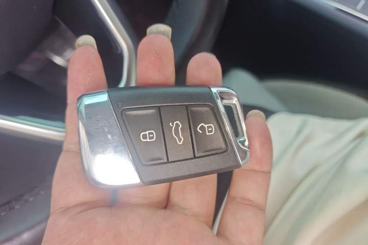 Used Volkswagen Magotan 2023 2 Million Units Commemorative Edition 330TSI DSG Luxury Version Vehicle Key