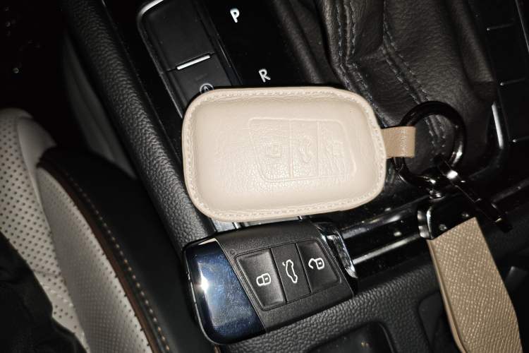 Used Volkswagen Magotan 2023 2 Million Units Commemorative Edition 330TSI DSG Luxury Version Vehicle Key
